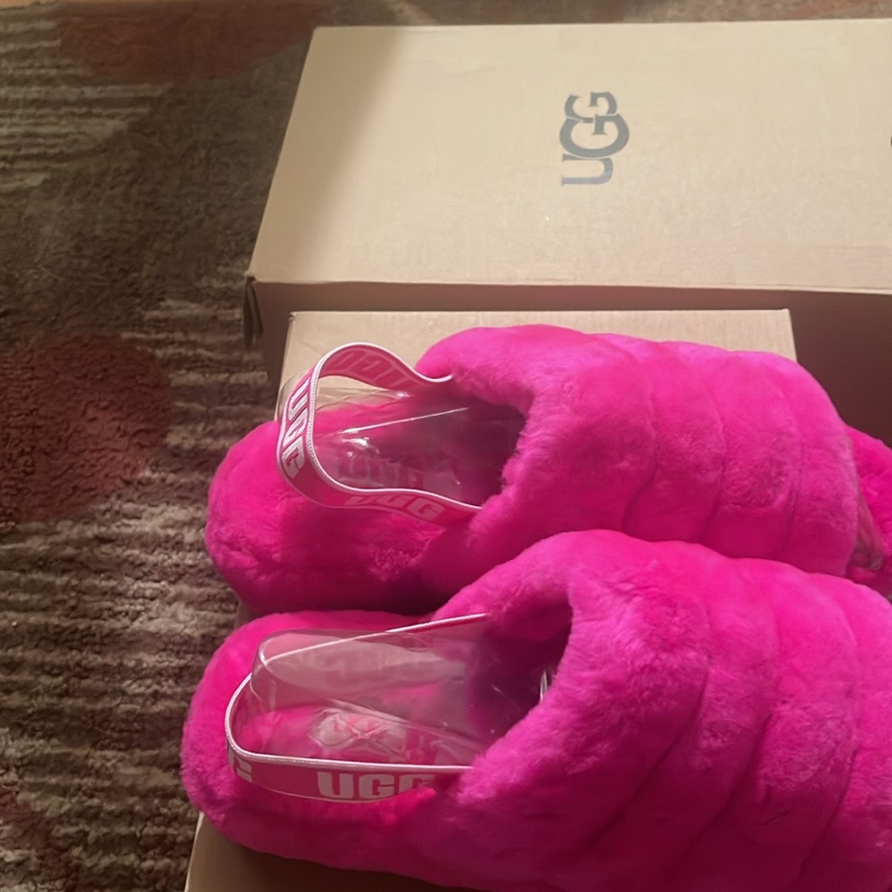 Pink size 8 Ugg slide - Picture 2 of 3